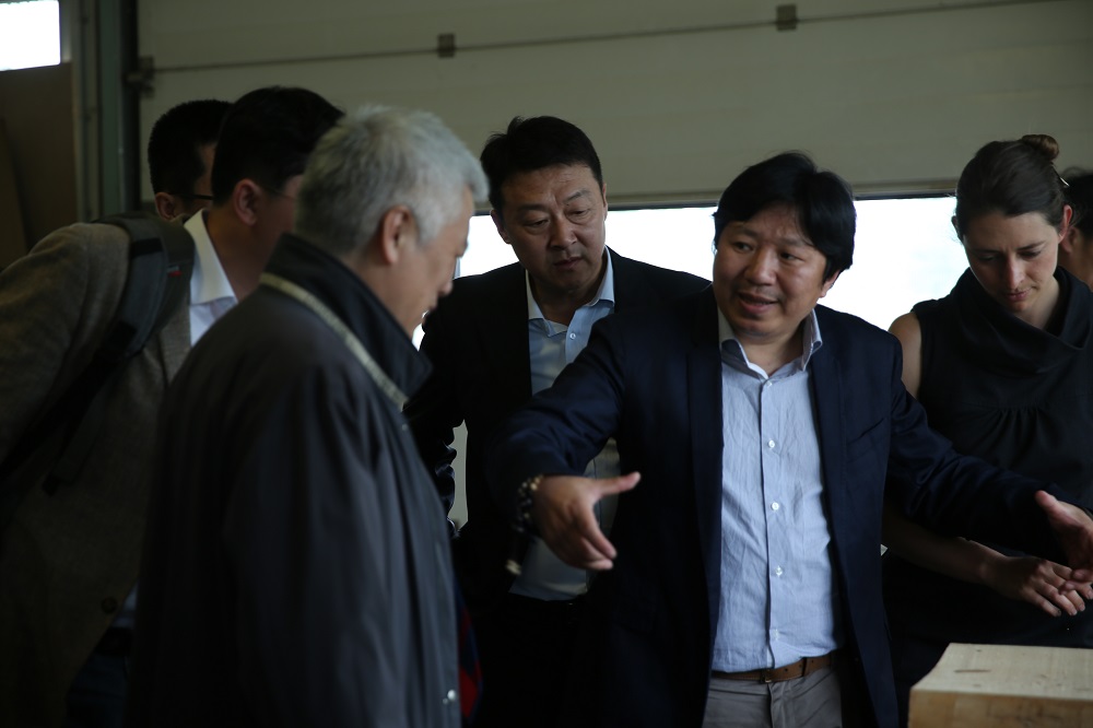 國家工信部、國家標準化委員會、德國經濟和能源部在德國萊比錫召開了《中德智能制造/工業(yè)4.0標準化工作組會議》。會議期間，一行人參觀了位于德國萊比錫的德國國寶博蘭斯勒鋼琴廠