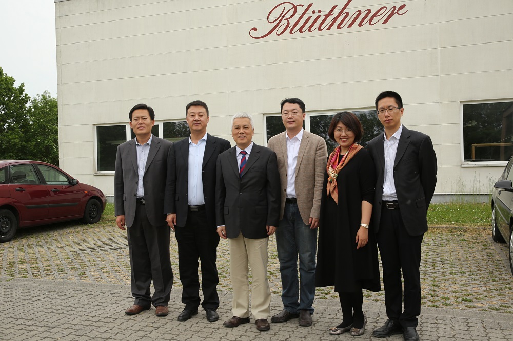 國家工信部、國家標準化委員會、德國經濟和能源部在德國萊比錫召開了《中德智能制造/工業(yè)4.0標準化工作組會議》。會議期間，一行人參觀了位于德國萊比錫的德國國寶博蘭斯勒鋼琴廠